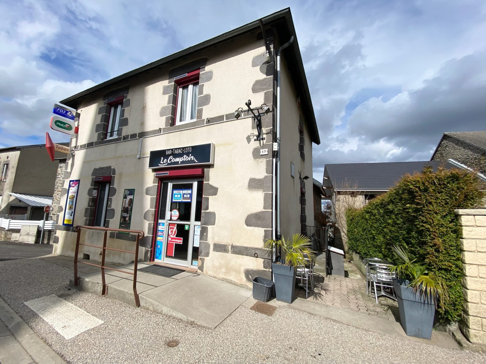 Le Comptoir, bar-tabac à Chapdes-Beaufort